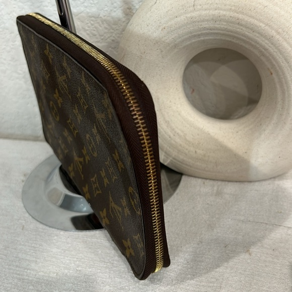 Authentic LOUIS VUITTON ESCAPADO like new with COA - Picture 7 of 15